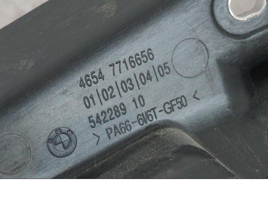 Baksidan på Sidoväskhållare från en BMW K 1600 GTL -2015 motorcykel.