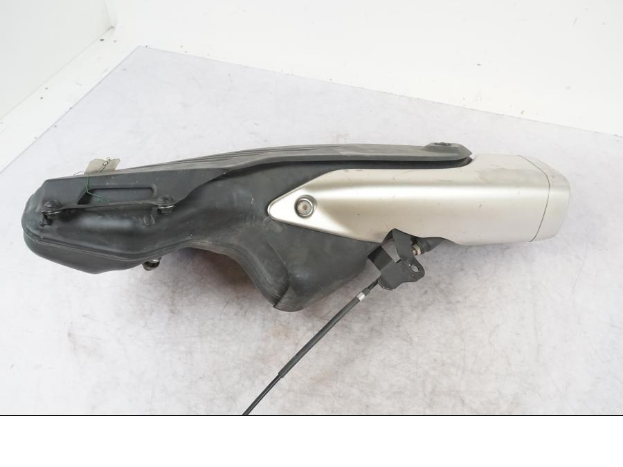 Baksidan på Ljuddämpare från en Honda CBR 1000 RR -2010 motorcykel.