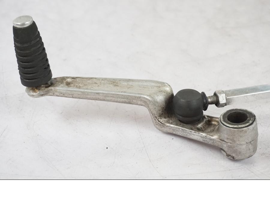 Baksidan på Växelpedal från en Suzuki GSX-R 750 -2006 motorcykel.