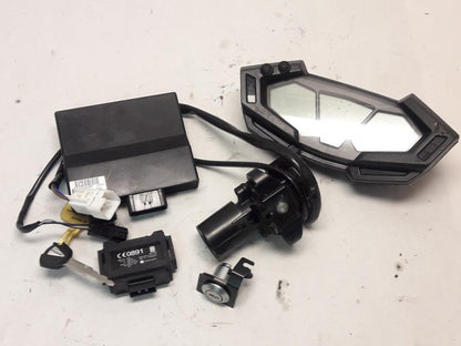 Framsidan på Låssats från en Kawasaki Z 800 -2015 motorcykel.