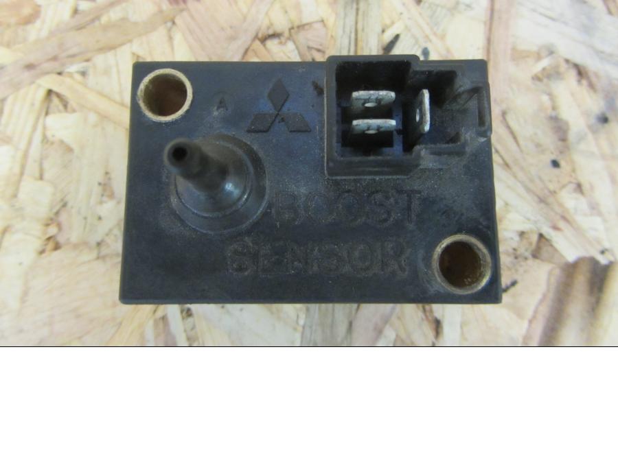 Framsidan på Boostsensor från en Suzuki VS 1400 -1993 motorcykel.
