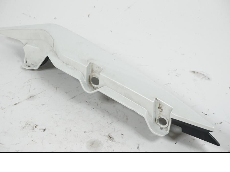 Vänster sida på Bakvinge från en Yamaha XJ 6 -2011 motorcykel.