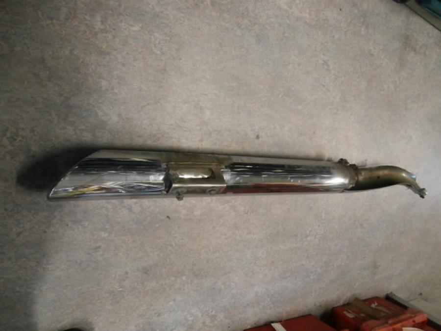 Höger sida på Ljuddämpare från en Triumph Rocket III -2011 motorcykel.