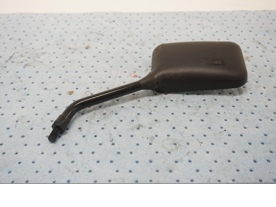 Framsidan på Backspegel från en Suzuki GSX 550 -1985 motorcykel.