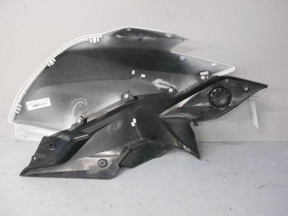 Baksidan på Bensintankskåpa från en BMW R 1200 RS -2016 motorcykel.