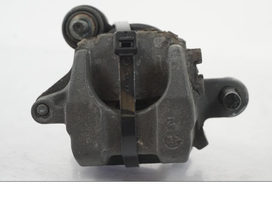 Vänster sida på Bromsok från en Suzuki SV 650 S -2005 motorcykel.