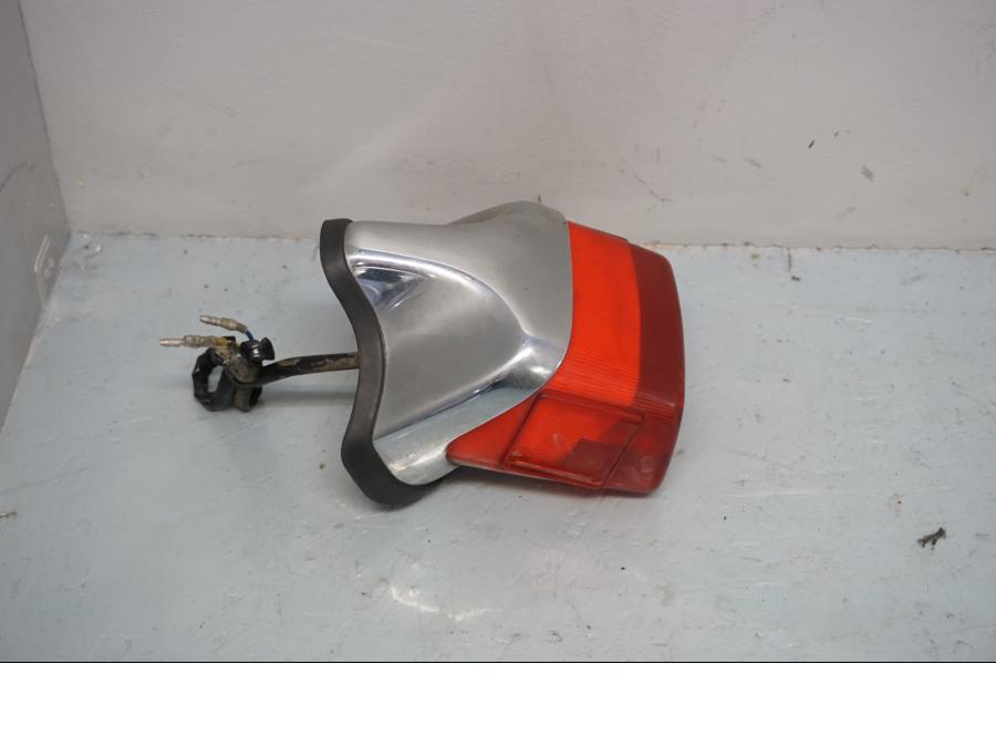 Baksidan på Baklampa från en Yamaha XV 535 -2001 motorcykel.