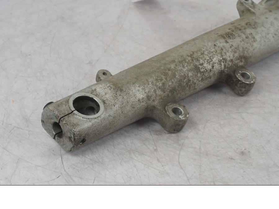 Snett uppifrån på Gaffelben från en BMW R 1100 GS -1998 motorcykel.