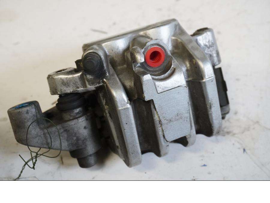 Baksidan på Bromsok från en Yamaha X-Max 250 -2012 scooter.