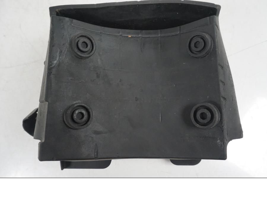 Extrabild2 på Batterihållare från en Ducati Hyperstrada -2013 motorcykel.