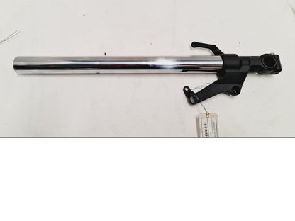 Framsidan på Gaffelben från en Yamaha FZ1-SA -2008 motorcykel.