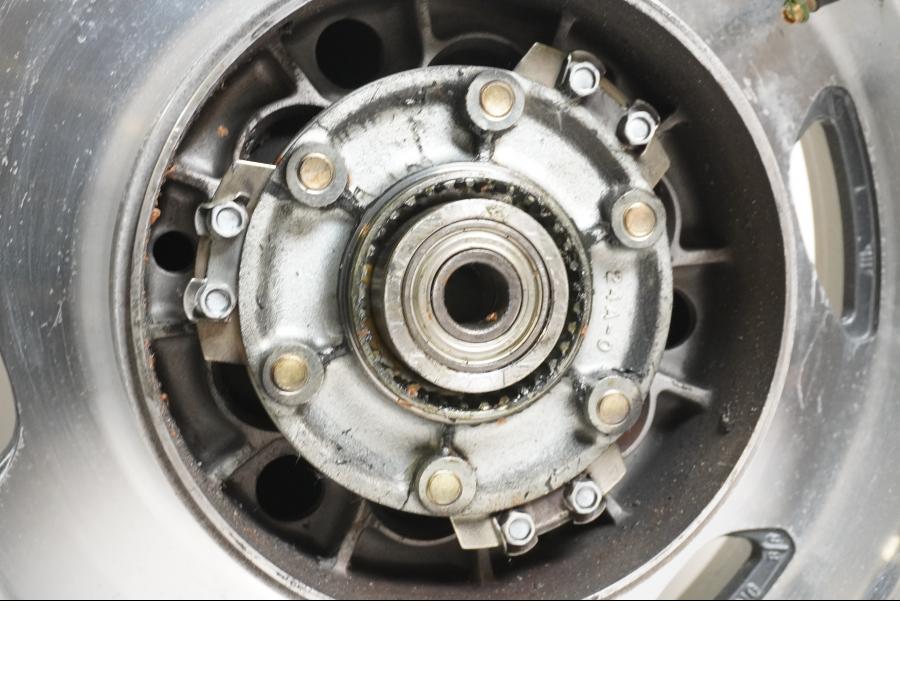 Extrabild3 på Fälg från en Suzuki VL 1500 -1998 motorcykel.