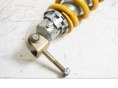 Baksidan på Stötdämpare från en Honda VTR 1000 F -1997 motorcykel.