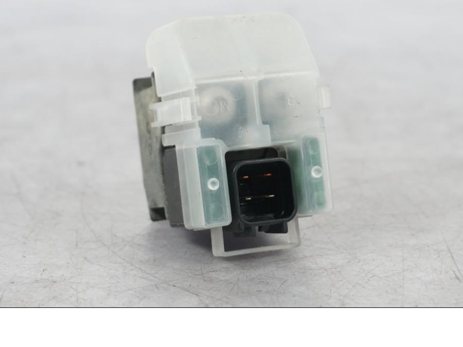 Framsidan på Startrelä från en KTM 690 SM R -2009 motorcykel.