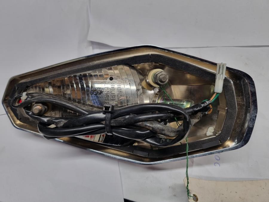 Baksidan på Baklampa från en Honda VT 750 -2004 motorcykel.