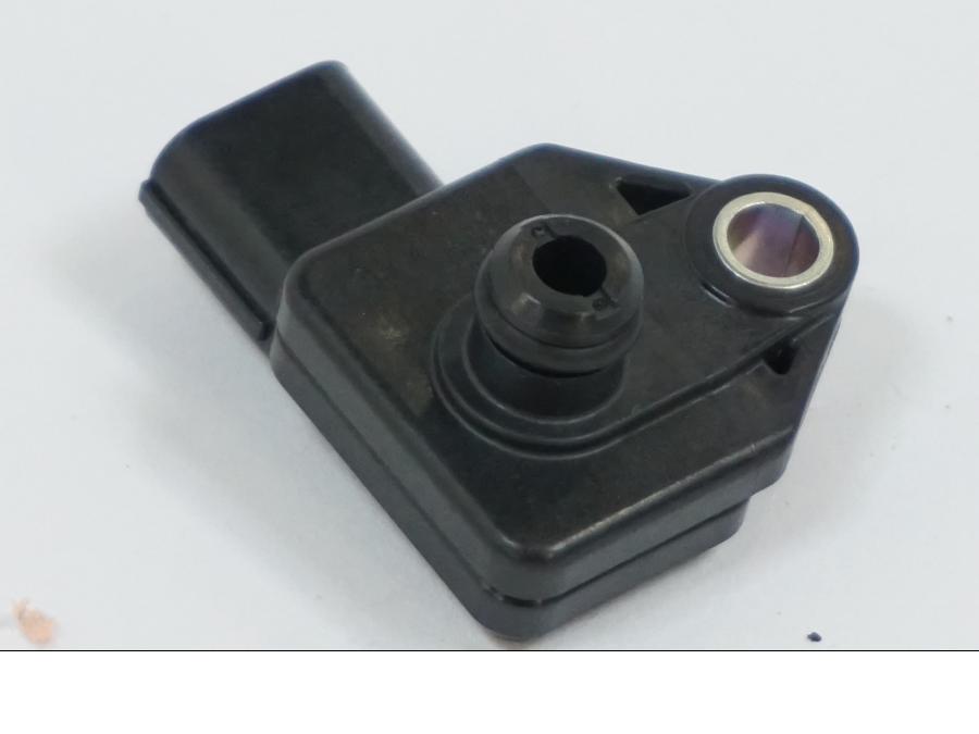 Vänster sida på Mapsensor från en Honda CB 650 R -2019 motorcykel.