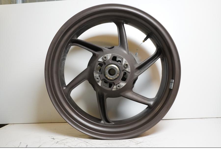 Framsidan på Fälg från en Cagiva Raptor 1000 -2002 motorcykel.