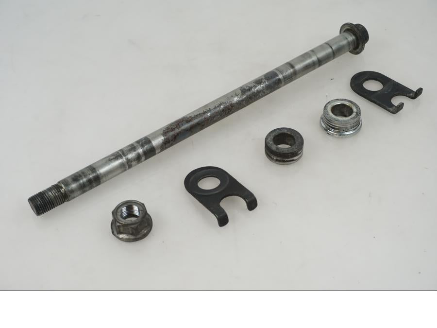 Framsidan på Axel från en Honda CB 500 X -2015 motorcykel.