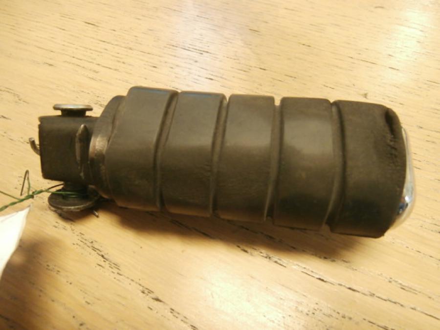 Framsidan på Fotpinne från en Honda VT 750 -2004 motorcykel.