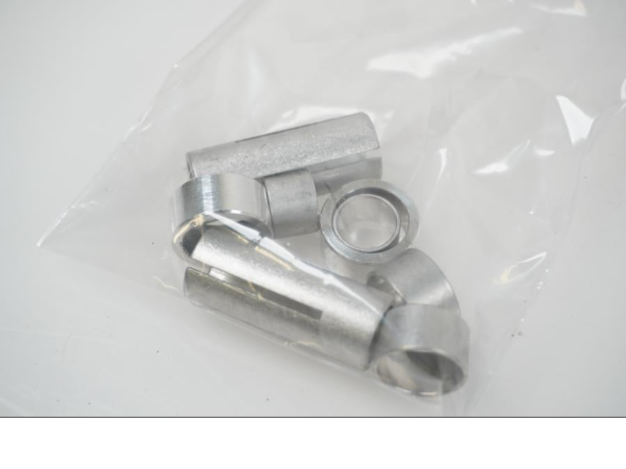 Snett uppifrån på Backspegel från en KTM 790 Duke -2018 motorcykel.