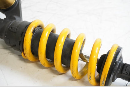 Höger sida på Stötdämpare från en Honda CBR 900 RR -2002 motorcykel.