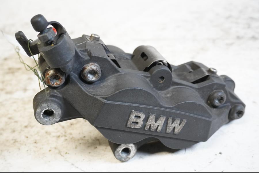 Framsidan på Bromsok från en BMW R 850 R -2004 motorcykel.