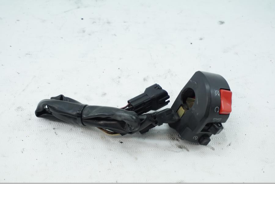 Framsidan på Styrelreglage från en Kawasaki ZX-6R -2004 motorcykel.