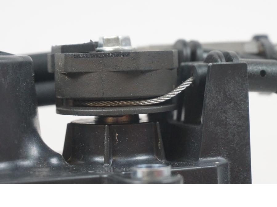 Snett nerifrån på Avgasspjällmotor från en KTM 1290 Super Duke R -2022 motorcykel.