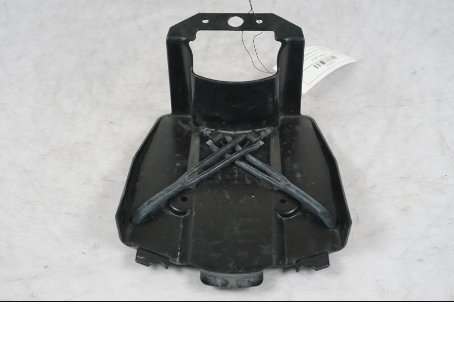 Snett uppifrån på Undertail från en KTM 690 SM R -2009 motorcykel.