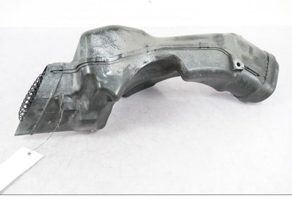 Baksidan på Luftrör från en Suzuki GSX-R 1000 -2008 motorcykel.