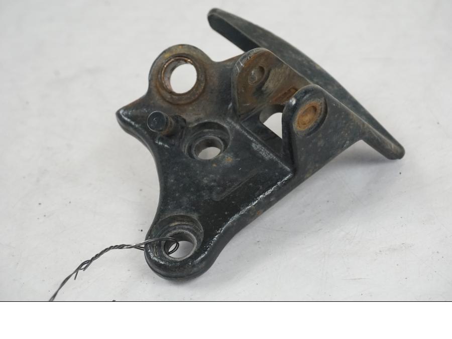 Framsidan på Fotpinnefäste från en BMW F 800 GS -2008 motorcykel.