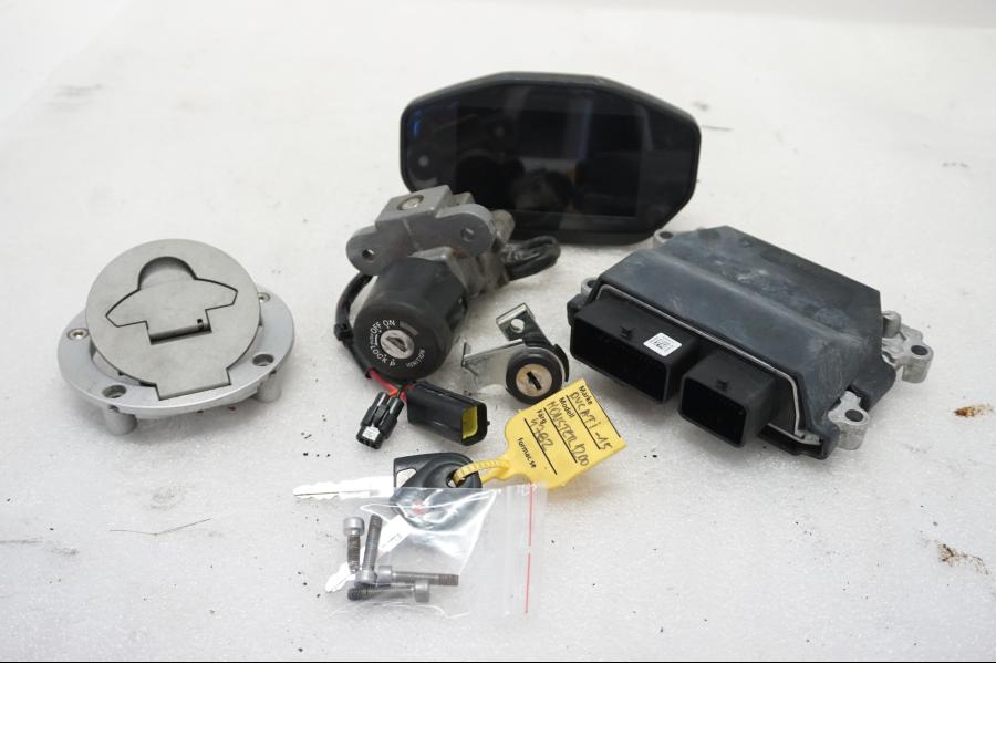 Framsidan på Låssats från en Ducati Monster 1200 -2015 motorcykel.