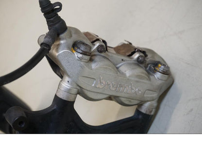 Snett nerifrån på Gaffelpaket från en KTM 690 Duke -2012 motorcykel.