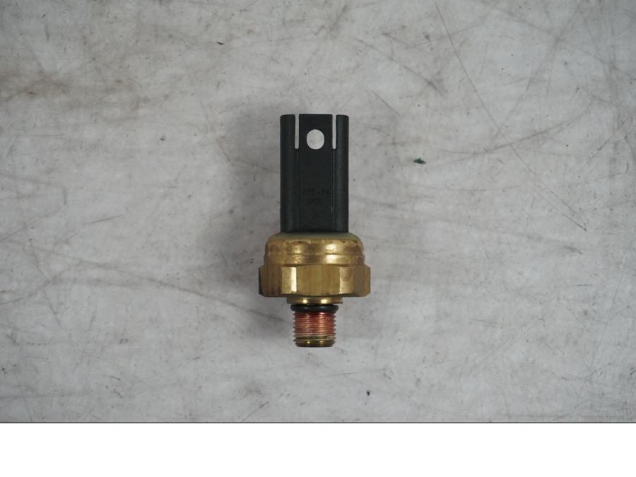 Framsidan på Tryckgivare från en BMW S 1000 XR -2019 motorcykel.