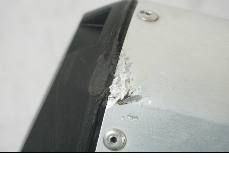 Snett uppifrån på Avgassystem från en Yamaha MT 125 -2017 motorcykel.