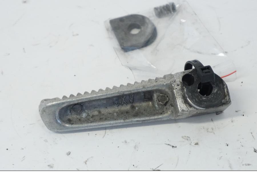 Vänster sida på Fotpinne från en Yamaha YZF 1000 R -1997 motorcykel.