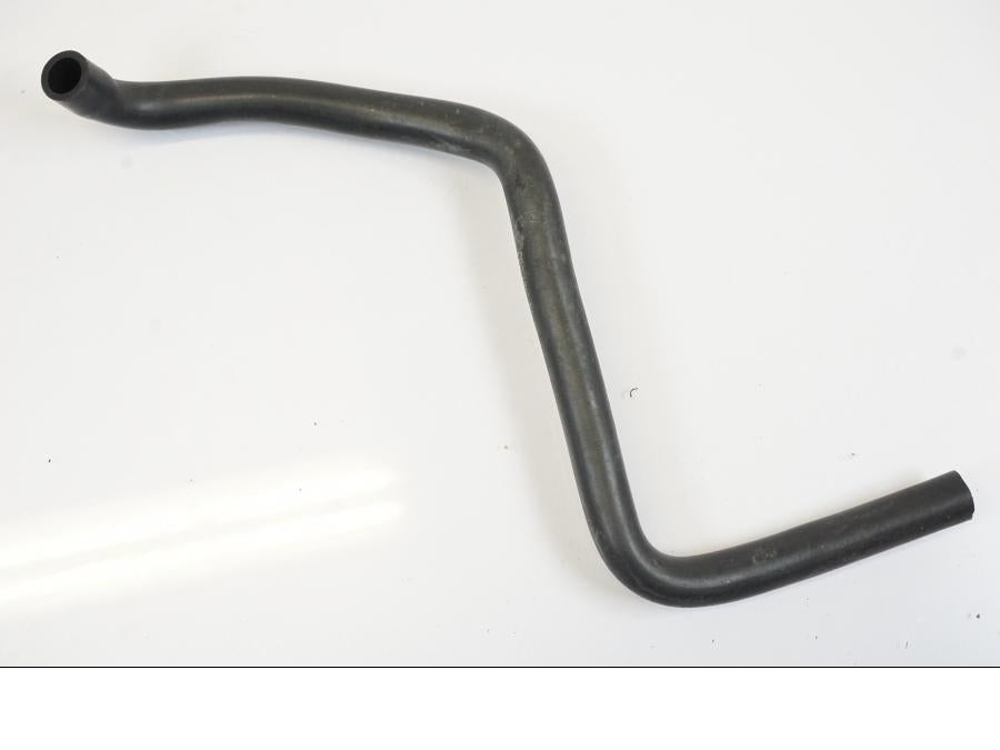 Höger sida på Vattenkyl Slang Set från en Triumph Trident -2021 motorcykel.