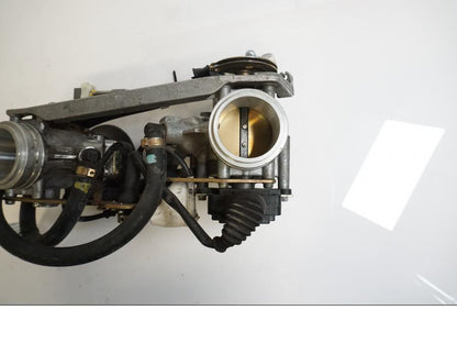 Höger sida på Spjällhus från en Ducati 748 -2001 motorcykel.