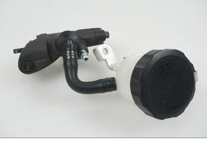 Vänster sida på Bromshuvudcylinder från en Suzuki GSX-R 1000 -2007 motorcykel.