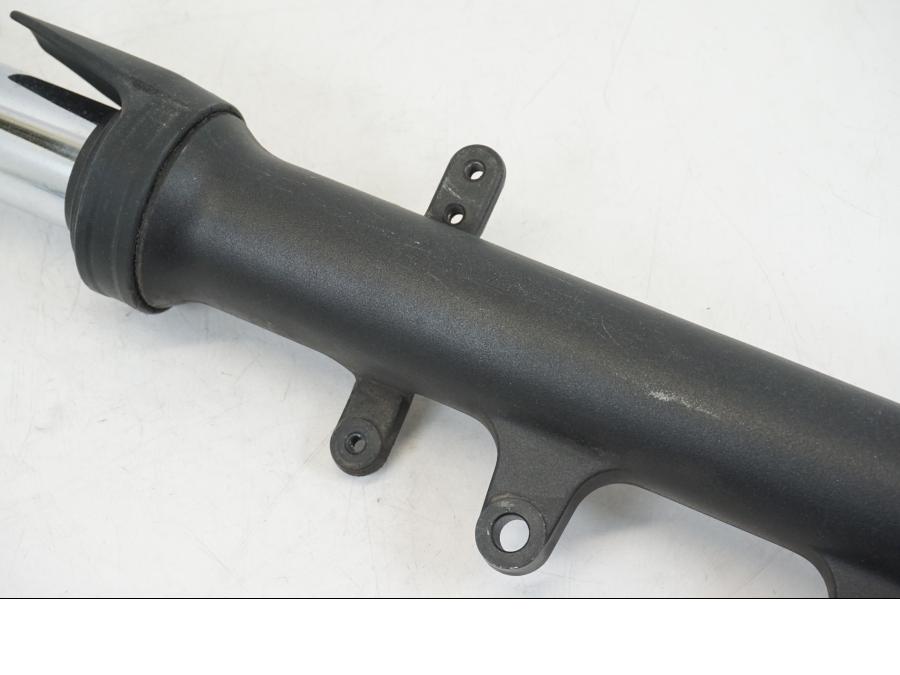 Höger sida på Gaffelben från en Yamaha XSR 700 -2016 motorcykel.