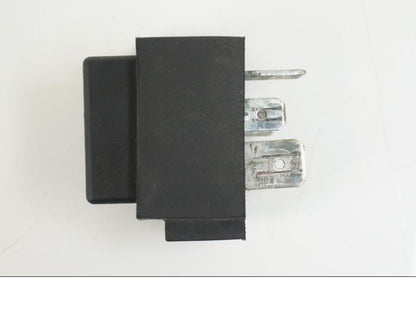 Höger sida på Startrelä från en Aprilia RS 125 -2008 motorcykel.