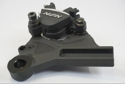 Baksidan på Bromsok från en Triumph Trident -2021 motorcykel.