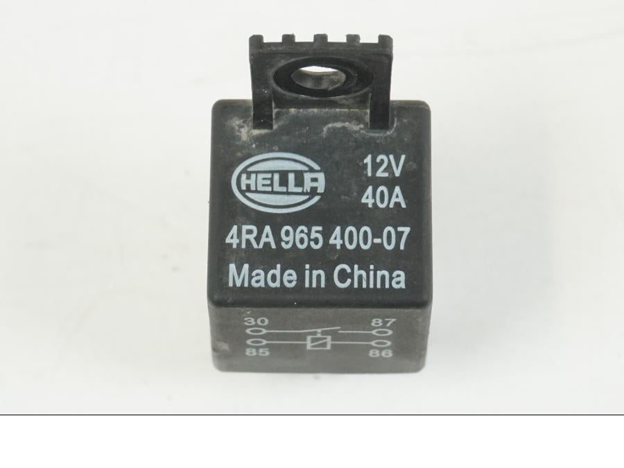 Snett uppifrån på Relä från en AJP PR7 -2021 motorcykel.