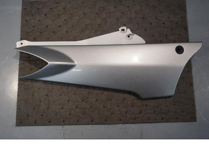 Framsidan på Sidopanel från en Yamaha FJR 1300 -2004 motorcykel.