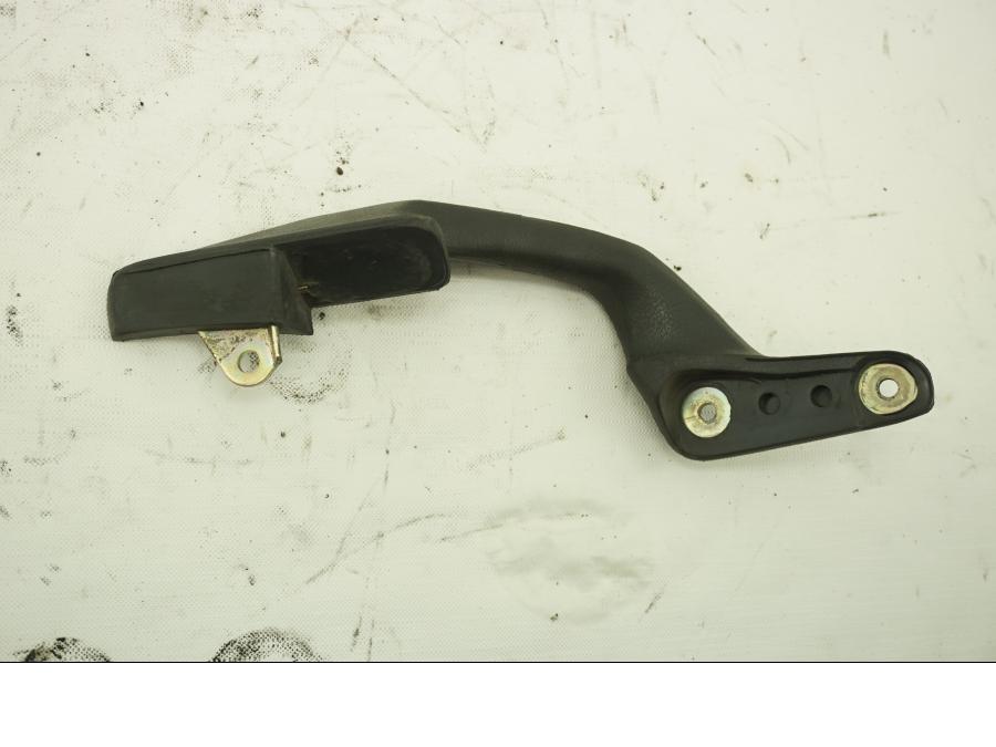 Baksidan på Passagerarhandtag från en Honda ST 1100 -1999 motorcykel.