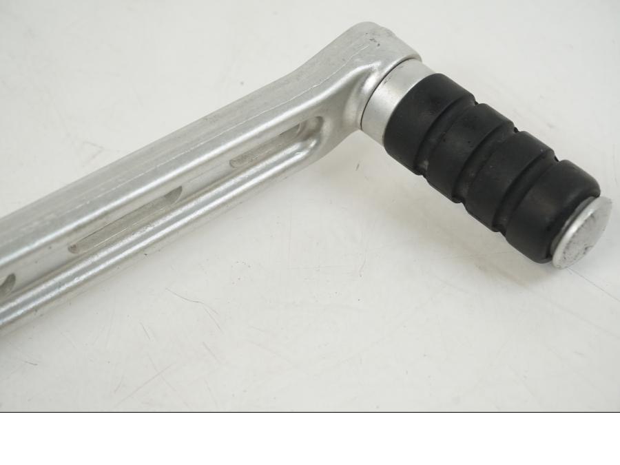 Höger sida på Bromspedal från en BMW F 650 CS -2002 motorcykel.