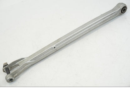 Snett nerifrån på Parallellstag från en BMW R 1250 GS -2019 motorcykel.