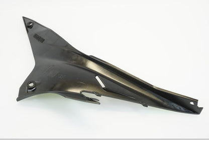 Snett uppifrån på Sidopanel från en Aprilia Tuono V4R -2016 motorcykel.