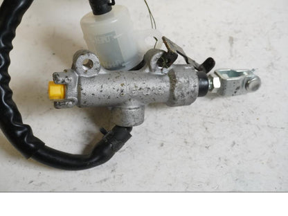 Baksidan på Bromshuvudcylinder från en Kawasaki Z 1000 -2014 motorcykel.