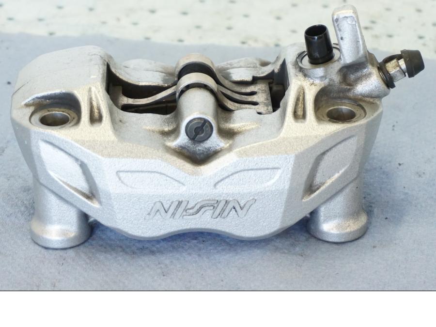 Framsidan på Bromsok från en Suzuki GSX 1300 BK -2008 motorcykel.